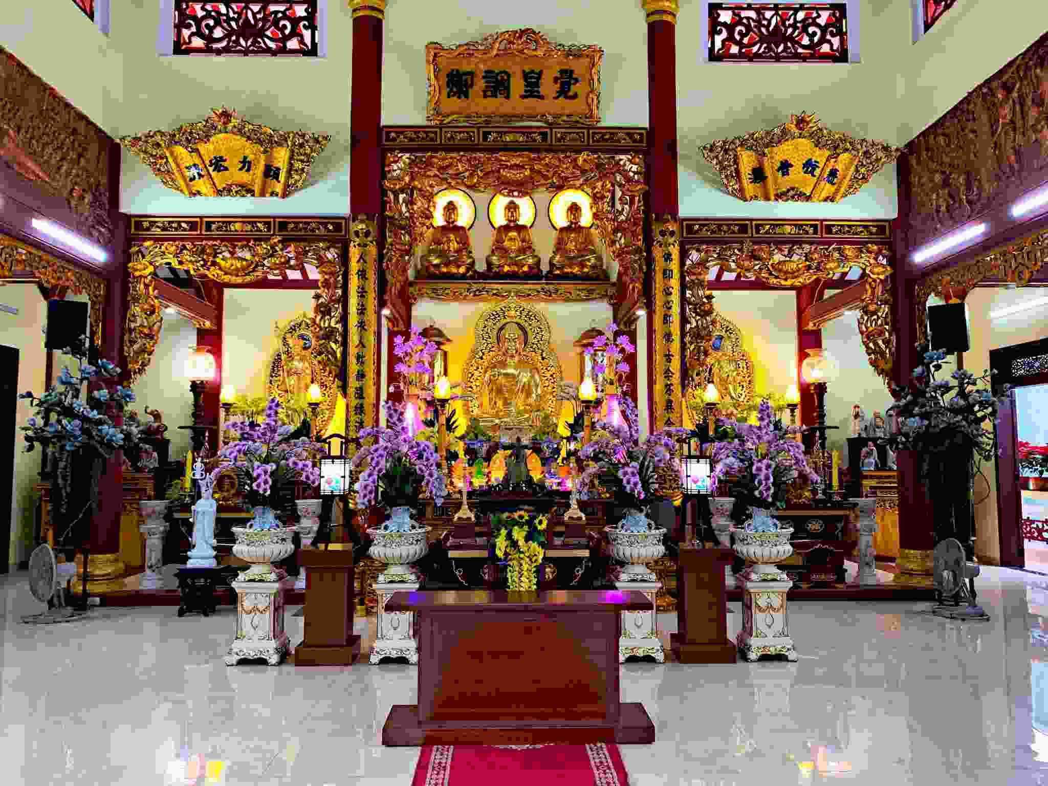 Điện thờ chùa Pháp Hội