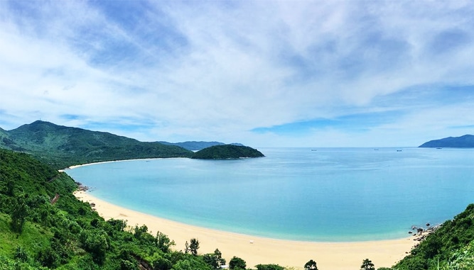 Toàn cảnh biển Làng Vân